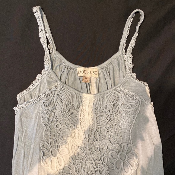 Knox Rose flowy tank top - Picture 3 of 3